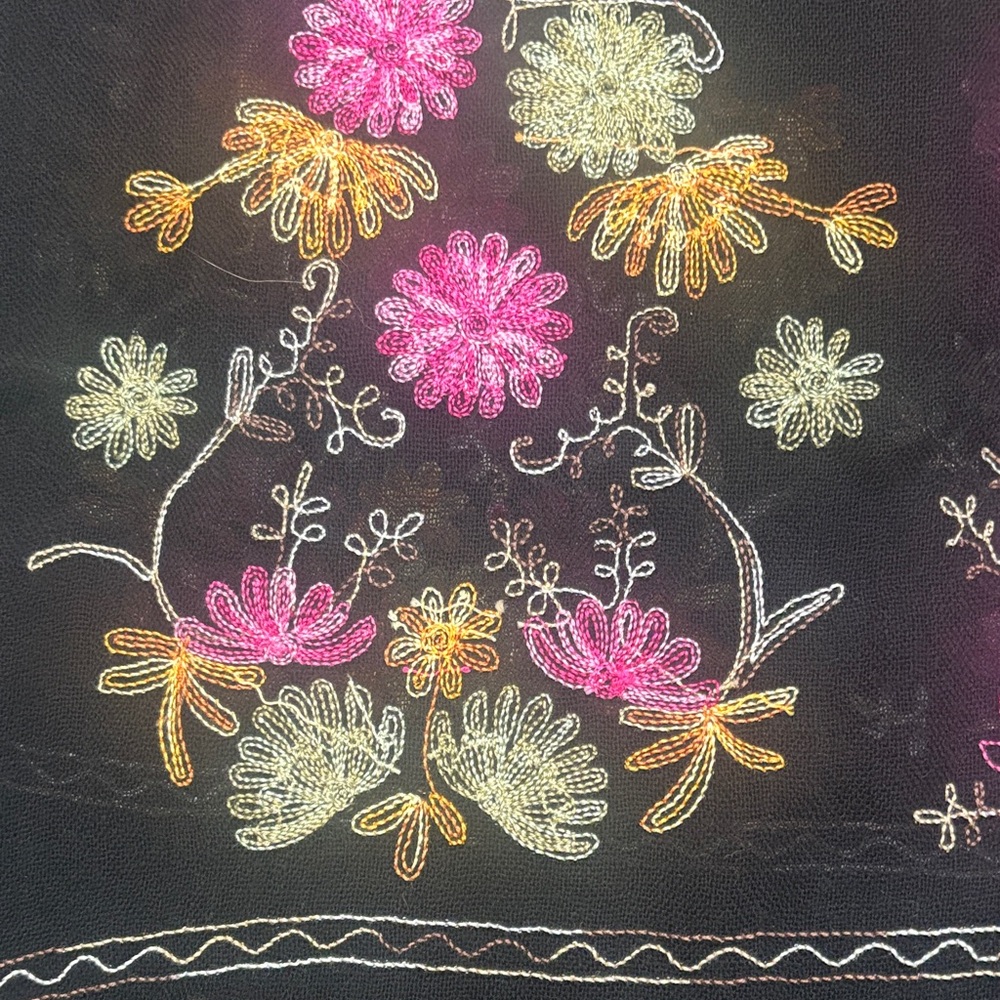 Cashmere Pashmina Black Shawl with Floral Embroidery - Picture 4 of 4